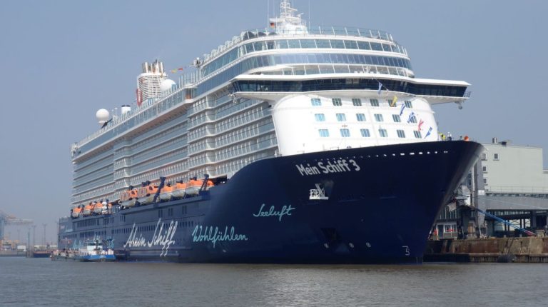 Сегодня в Риге встретят стотысячного пассажира круизного судна