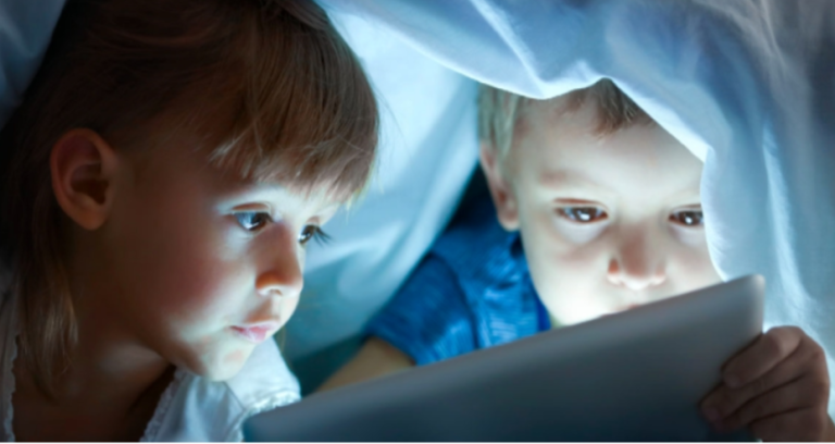 Синие лица и фантомный голод: 16 честных фактов о детях и гаджетах