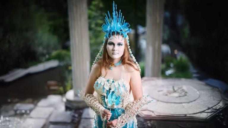 Девушка из Финляндии создала свадебное платье из лего: тысячи деталей и никакого клея