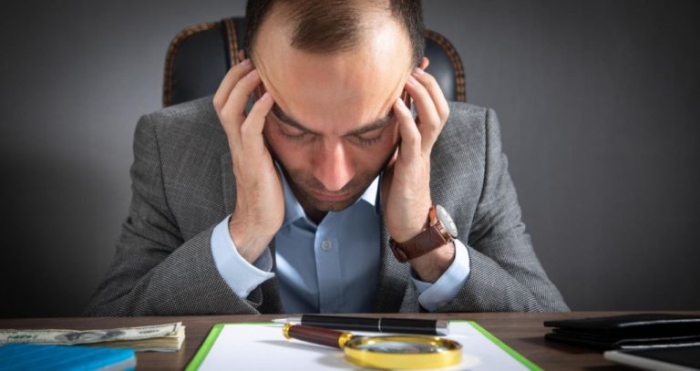 Каждый второй житель Латвии регулярно переживает из-за денег - опрос