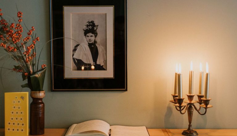 Аспазия в 34 образах: Юрмала приглашает на выставку-конкурс портретов поэтессы