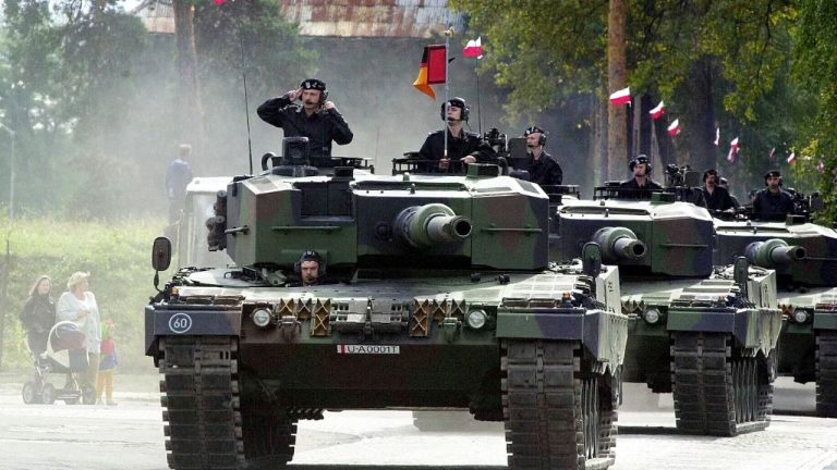 Первым делом - оборона и безопасность: граждане Латвии назвали приоритеты в вопросах будущего ЕС