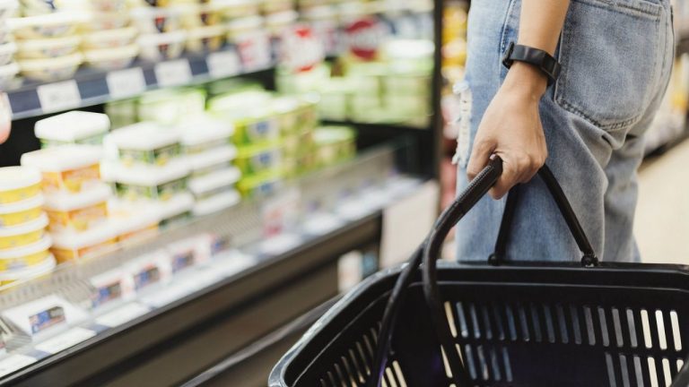 Годовая инфляция выросла до 4,1%: продукты и коммунальные услуги бьют рекорды