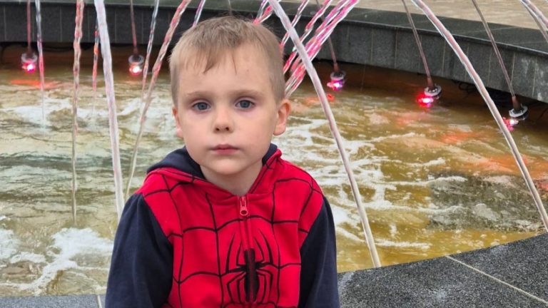 «Зеленая лампа»: 6-летнему Кристиану из Валки нужна трансплантация стволовых клеток