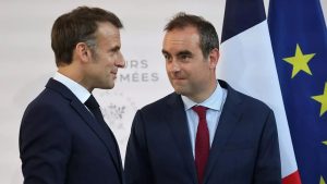 Четыре дня без воды и еды: в Германии пенсионер надолго застрял в лифте своего дома