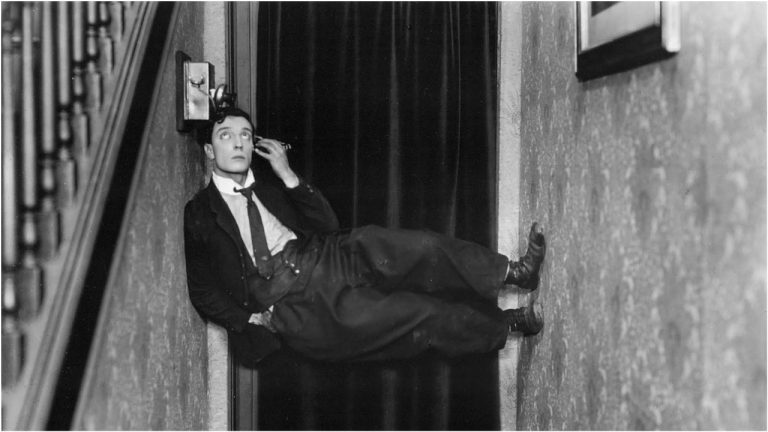 Молчаливые наблюдатели: знаки зодиака, которые больше всего слушают и меньше всего говорят