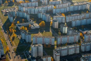 Возвращение в девяностые: старшеклассники в латвийской школе грабят младших, родители в ярости