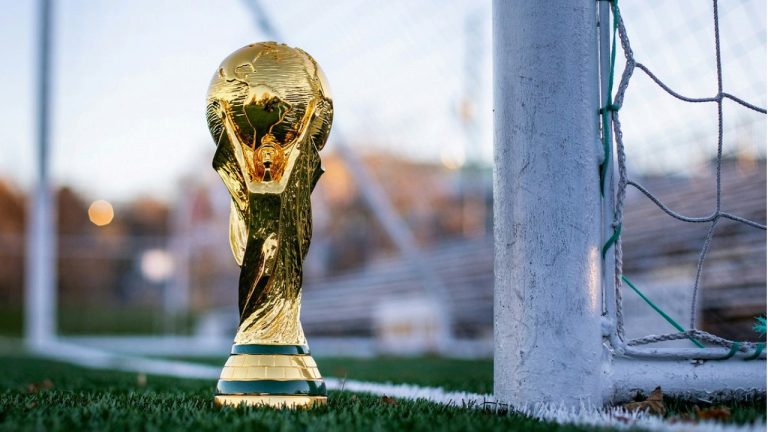 FIFA обсуждает перенос чемпионатов мира с лета на другое время года