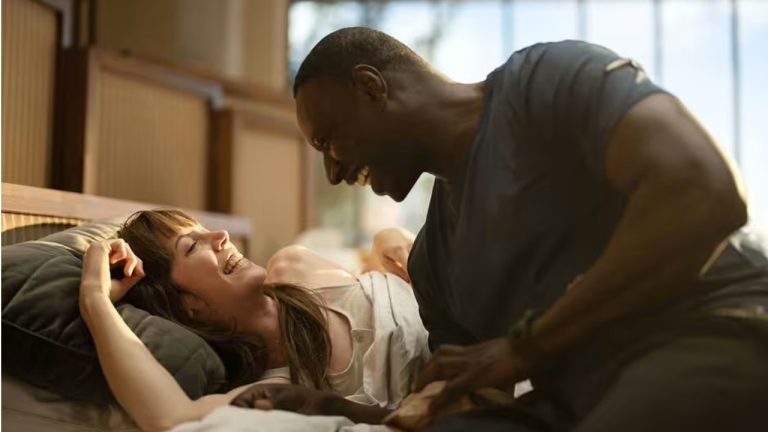 Новая романтическая комедия Netflix получила высокую оценку как «неожиданно нежная и хорошо снятая» и возглавила рейтинг