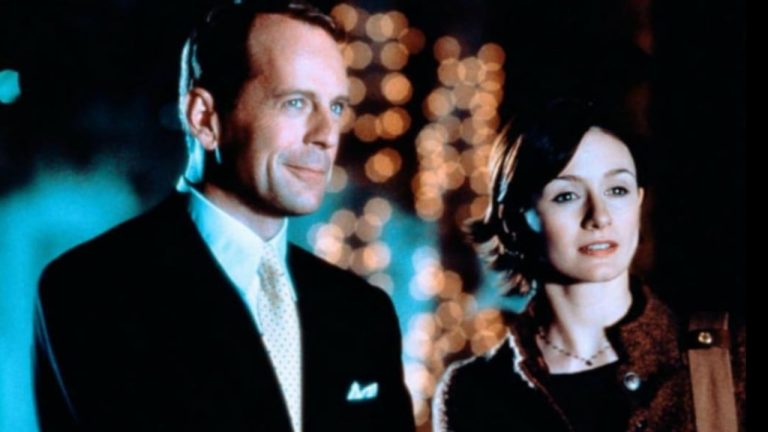 Теплое путешествие в прошлое: этот старый фильм представляет Брюса Уиллиса в необычном амплуа и стоит вашего внимания