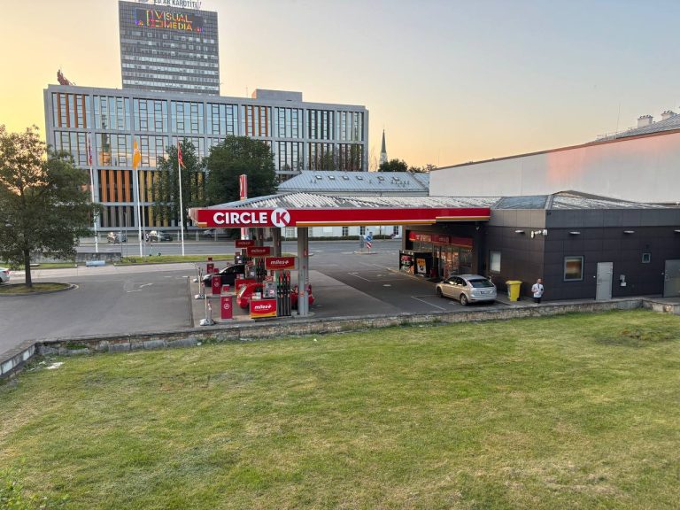 Экономическая устойчивость или удар по карману: Сейм проголосовал за повышение цен на топливо в рамках климатических обязательств ЕС