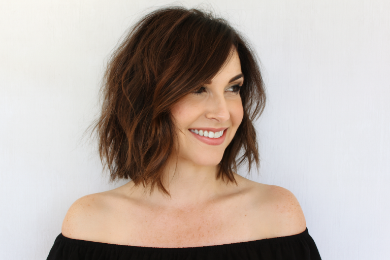 Короткие стрижки для женщин около 50, которые визуально минусуют лет десять