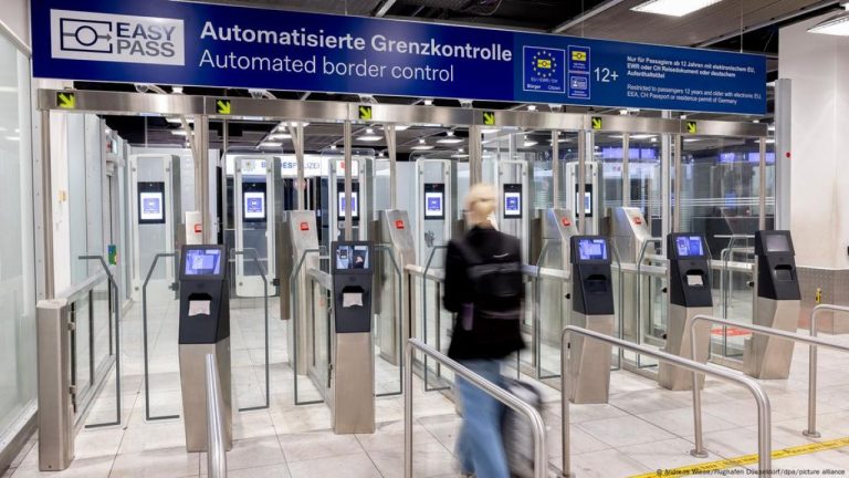 С 12 октября начинают действовать новые правила въезда в Шенген