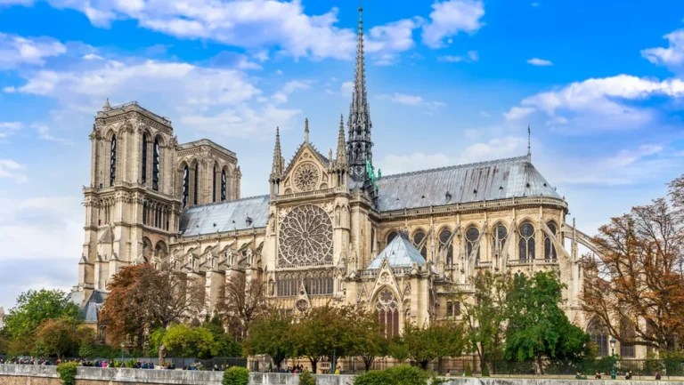 Нотр-Дам получил письмо с угрозой теракта: неизвестные предупреждали о «бойне»