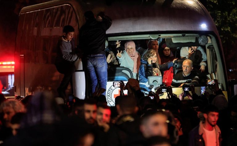 Израиль отпустил 1968 палестинцев, Египет подтвердил прибытие депортированных