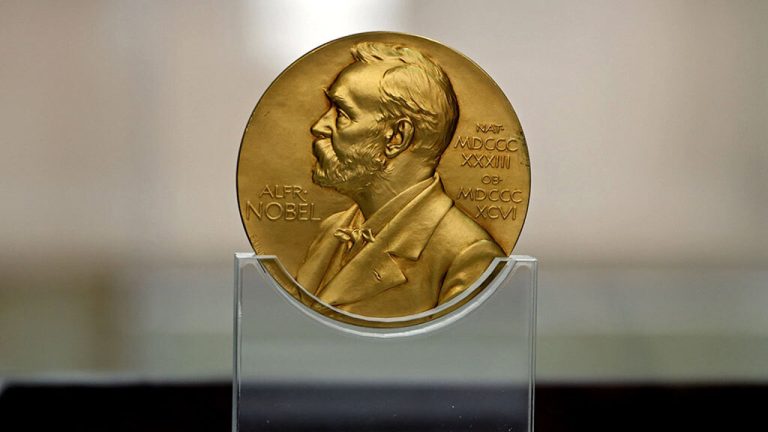 Нобелевскую премию по экономике получили ученые, объяснившие рост экономики на основе инноваций