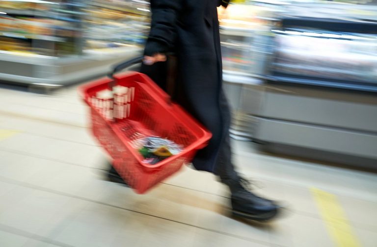 Годовая инфляция в Латвии достигла 4,1 процента: продукты питания электроэнергия и здравоохранение бьют по семейным бюджетам