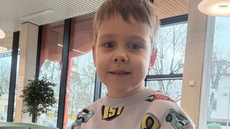 «Зеленая лампа»: 5-летнему Марку нужна серьезная операция за границей. Необходима помощь