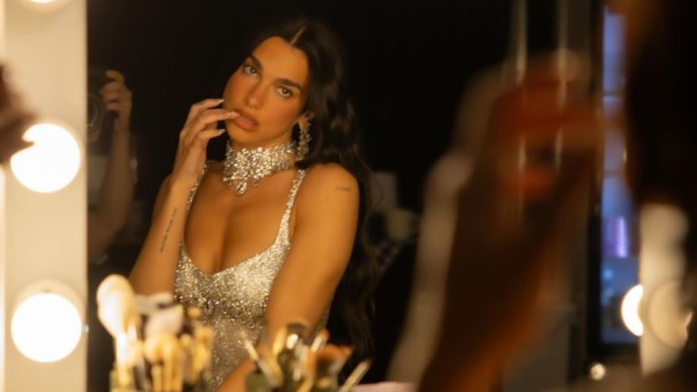 Дуа Липа и маникюр, который набирает популярность в Интернете