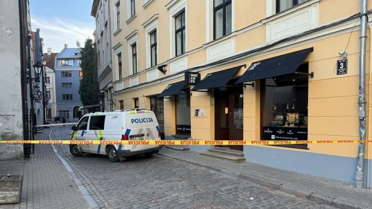 Дело об ограблении магазина элитных часов в Вецриге будет завершено до конца года