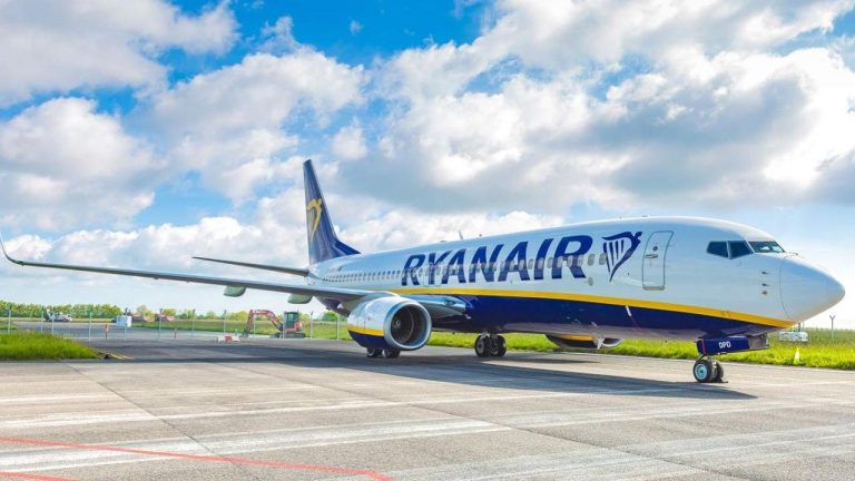 Ryanair отменяет рейсы, обвиняя аэропорты в росте расходов