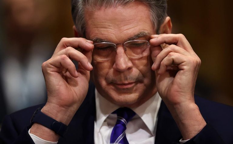 США обвинили Китай в попытке «завалить» мировую экономику