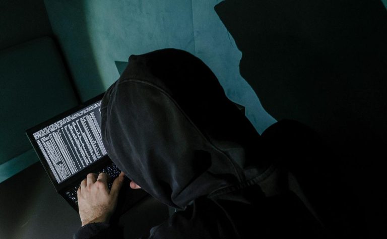 Хакер из румынской тюрьмы менял сроки наказаний и возвращал деньги другим заключённым