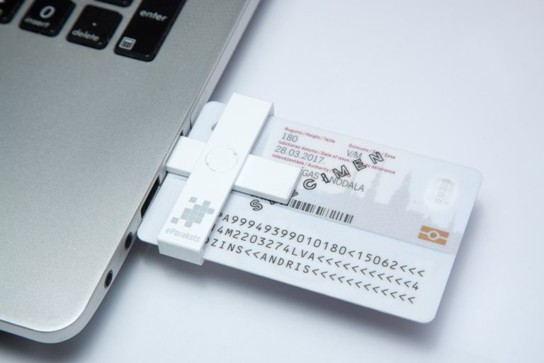 Владельцы eID-карт теперь смогут подписывать документы напрямую через телефон