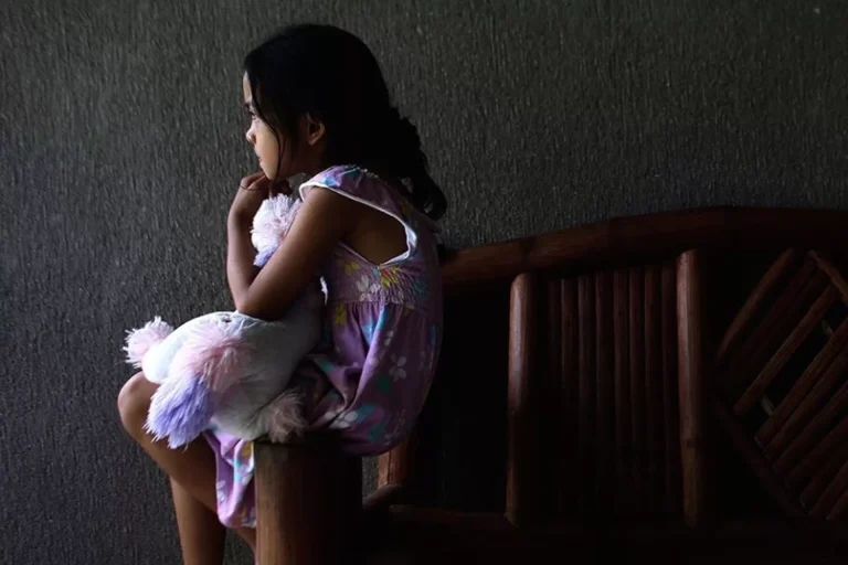 Каждый 15-й ребенок в Европе становился жертвой насилия - исследование