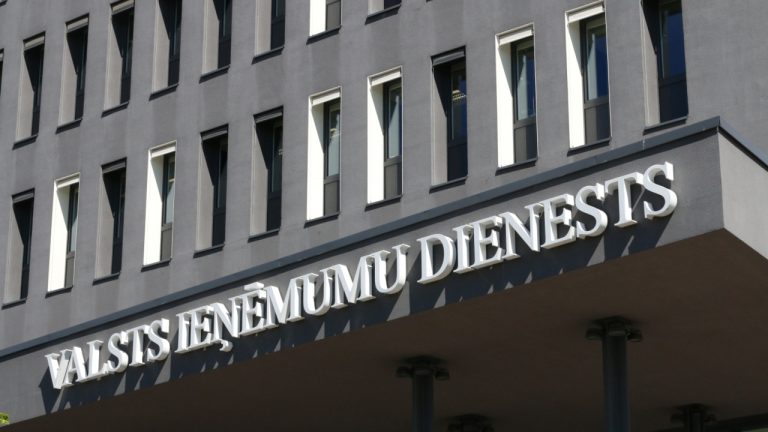 Опрос: лишь 23,9% жителей хорошо разбираются в налоговой системе Латвии