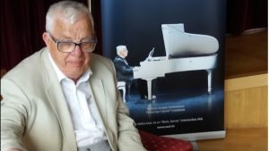 Чак Норрис в 85 лет покорил действующий вулкан!