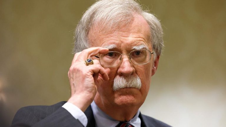 Экс-советнику Трампа Джону Болтону предъявлены уголовные обвинения