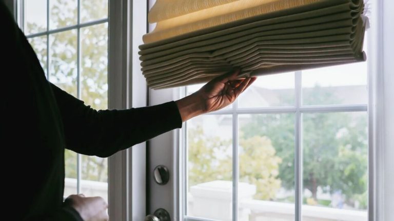 Всегда закрывайте шторы или жалюзи вечером в октябре