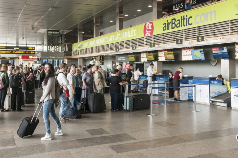 Порядок по плану, хаос на деле - как работает новая посадка airBaltic