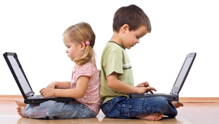 Никаких соцсетей детям до 16 лет: Европарламент готовит запрет