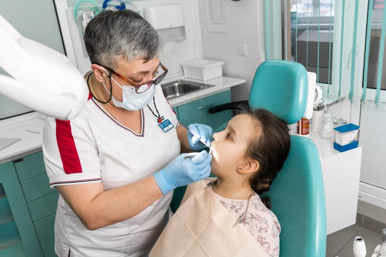 В Латвии детям приходится ждать стоматолога годами - врачей катастрофически не хватает