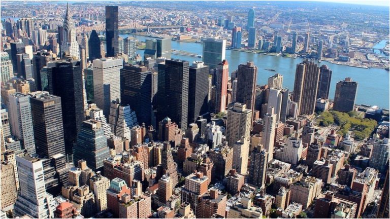 Нью-Йорк первым среди штатов в США запретил устанавливать арендную плату с помощью ИИ