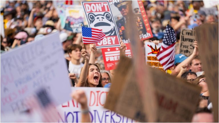 Массовые протесты против политики Трампа прошли по всей территории США