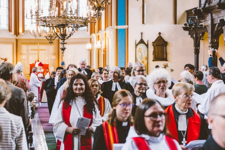 Женщины-пасторы: в Риге открывается выставка о латышках, служащих в лютеранской церкви
