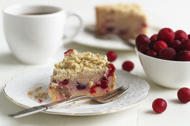 Осенний пирог с клюквой и штрейзелем: понятный пошаговый рецепт