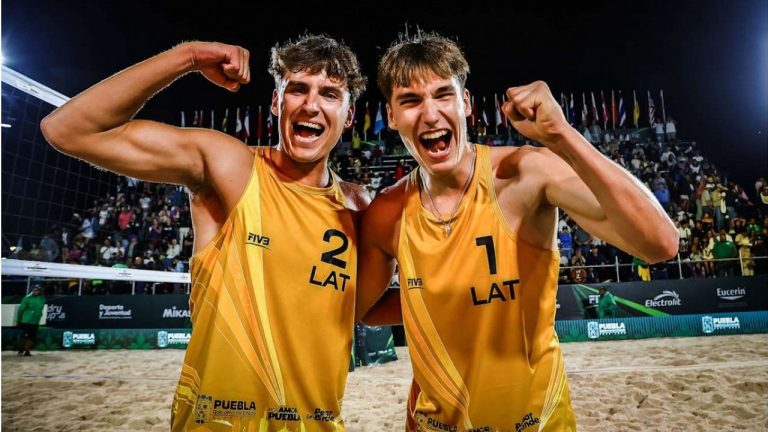 Латвийский дуэт Аузиньш/Фокеротс одержал победу на чемпионате мира по пляжному волейболу среди команд до 21 года