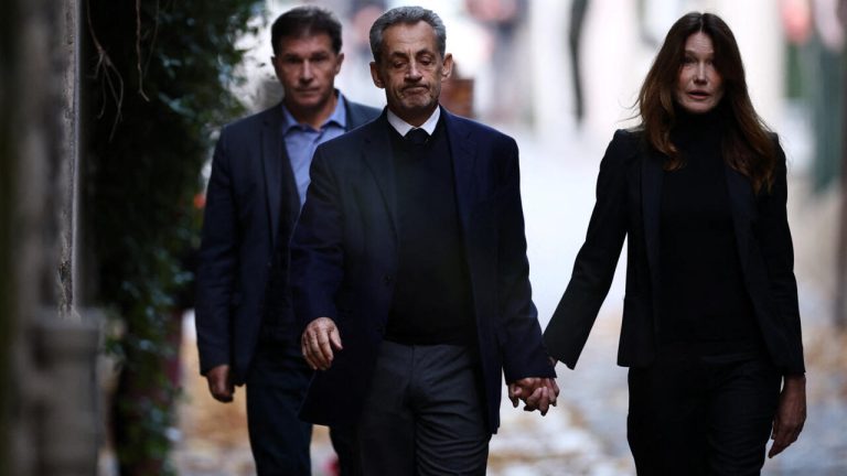 Экс-президент Франции Николя Саркози прибыл в тюрьму - отбывать пятилетний срок