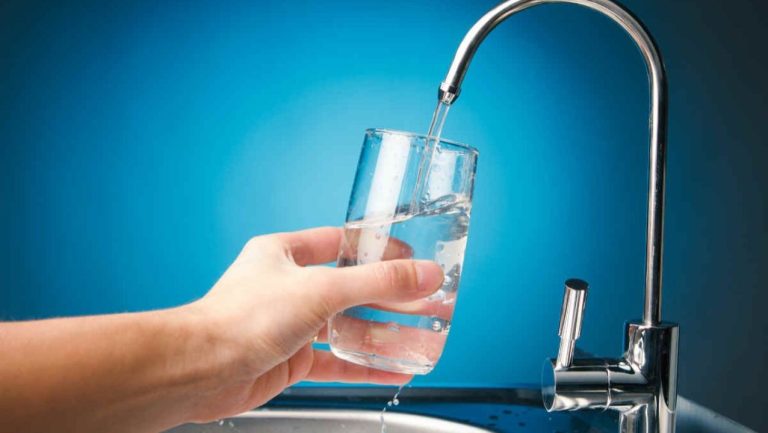 Пить только кипяченую! На следующей неделе в Риге будут хлорировать водопровод