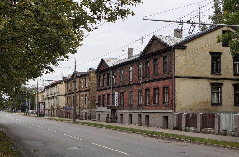 Трагедия в Гризинькалнсе: мужчина убил любимую и застрелился