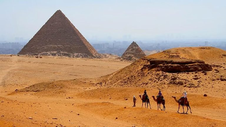 Испанская туристка провалилась в 4000-летнюю пирамиду: ее спасали несколько часов