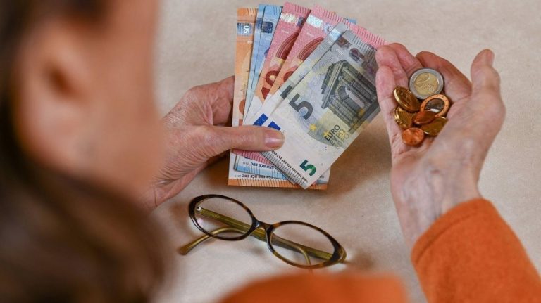 В Сейме рассмотрят инициативу о повышении пенсий по инвалидности