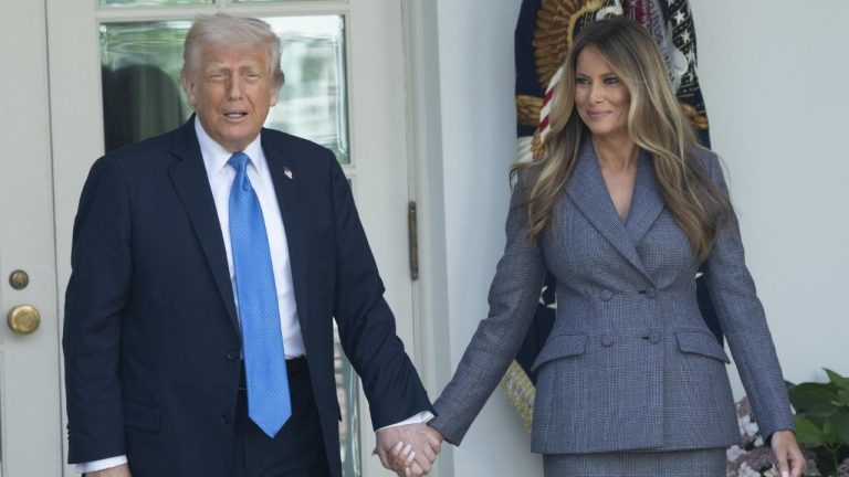 Журналист подал в суд на Меланию Трамп, обвинив ее в клевете и срыве публикации его книги