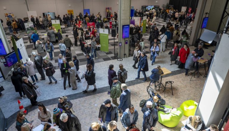 Ищешь работу? Сегодня в Риге открывается ярмарка вакансий: 1800 предложений на любой вкус