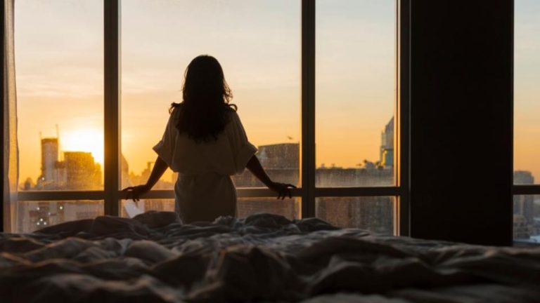 Миллиардеры всегда просыпаются в это время, и только 15% людей могут это сделать