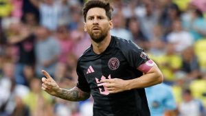 FIFA обсуждает перенос чемпионатов мира с лета на другое время года